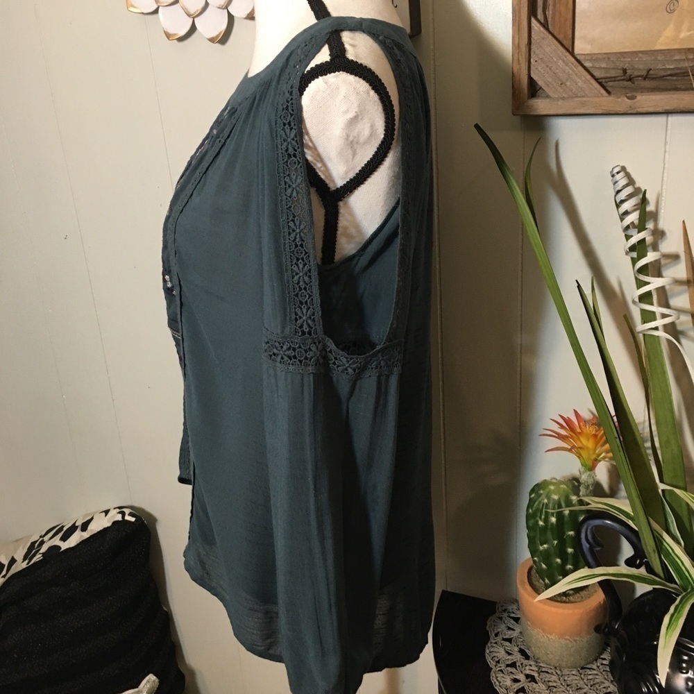 Knox Rose long shoulder peek a boo sleeve top - Picture 3 of 7